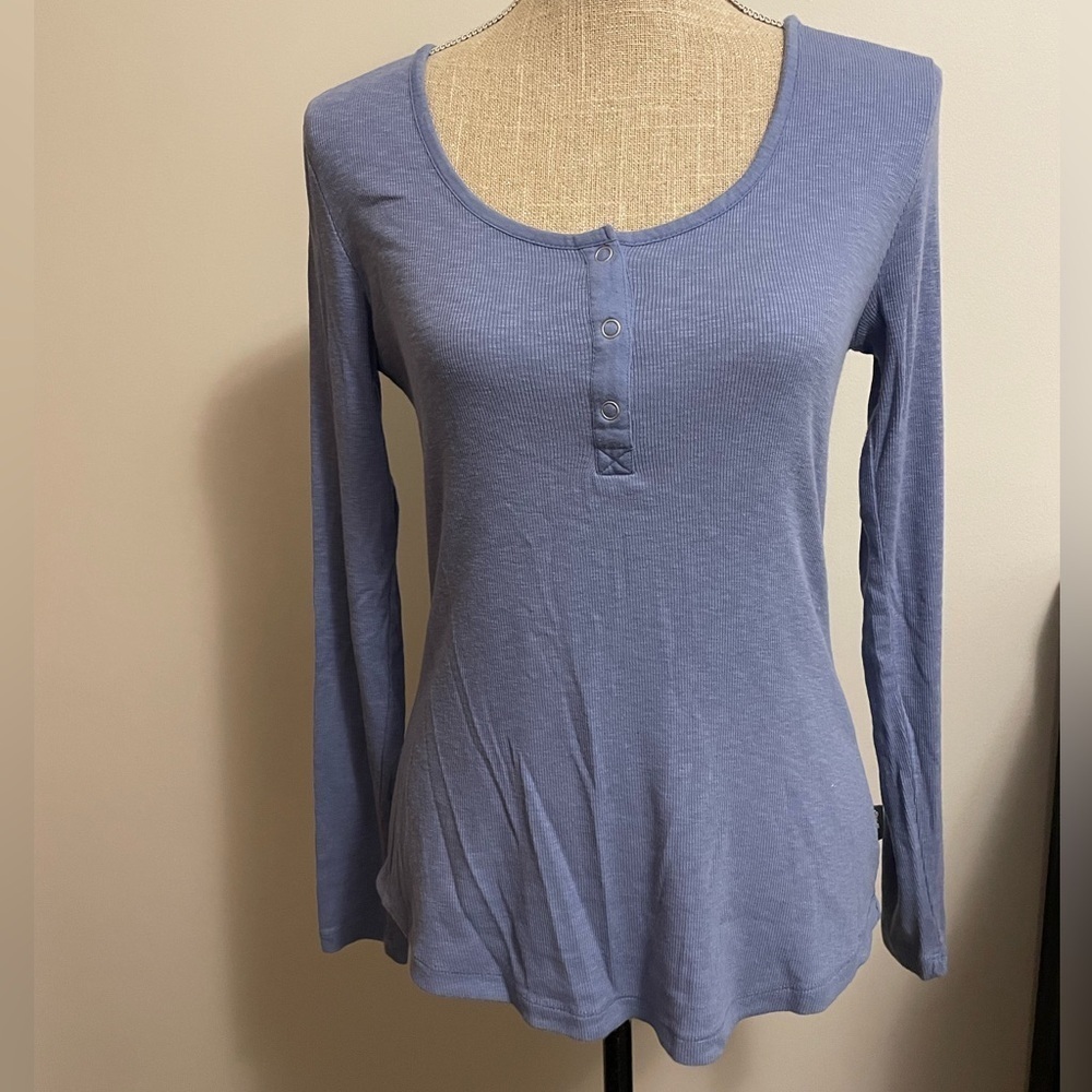 #110- EDDIE BAUER- Women's Everyday Thermal Henley size xs